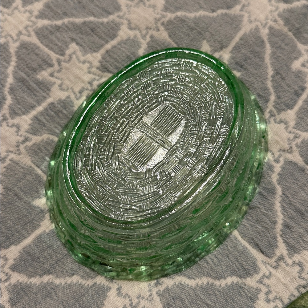 🐓 Green Glass Hen on Nest Dish - Picture 4 of 4